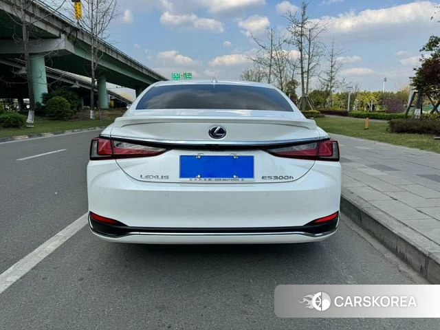 Lexus ES 2022 Белый из Китая