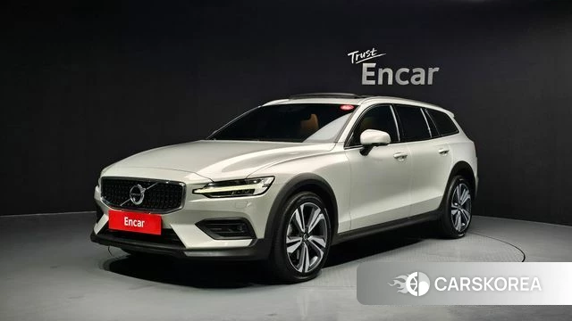 Volvo V60 Cross-Country 2nd Generation 2021 Серебряный из Кореи