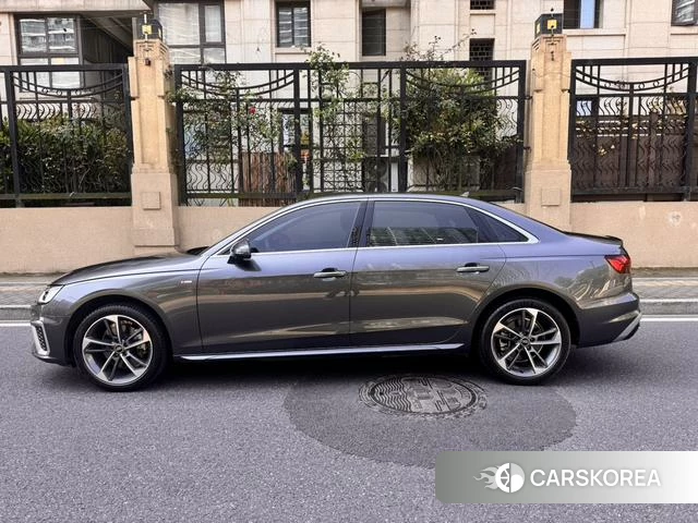 Audi A4L 2022 Темно-серый из Китая