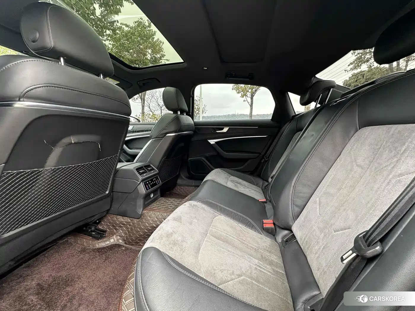 Audi A6L 2021 Черный из Китая
