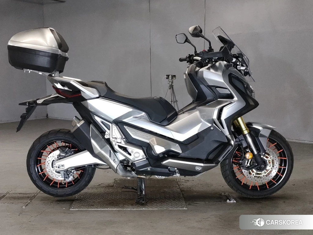 Проданный Honda X-ADV 750 2017 из Японии