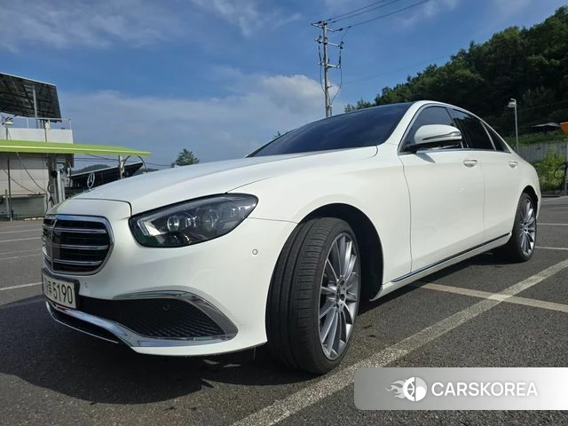Mercedes-Benz E-Class W213 2023 Белый из Кореи