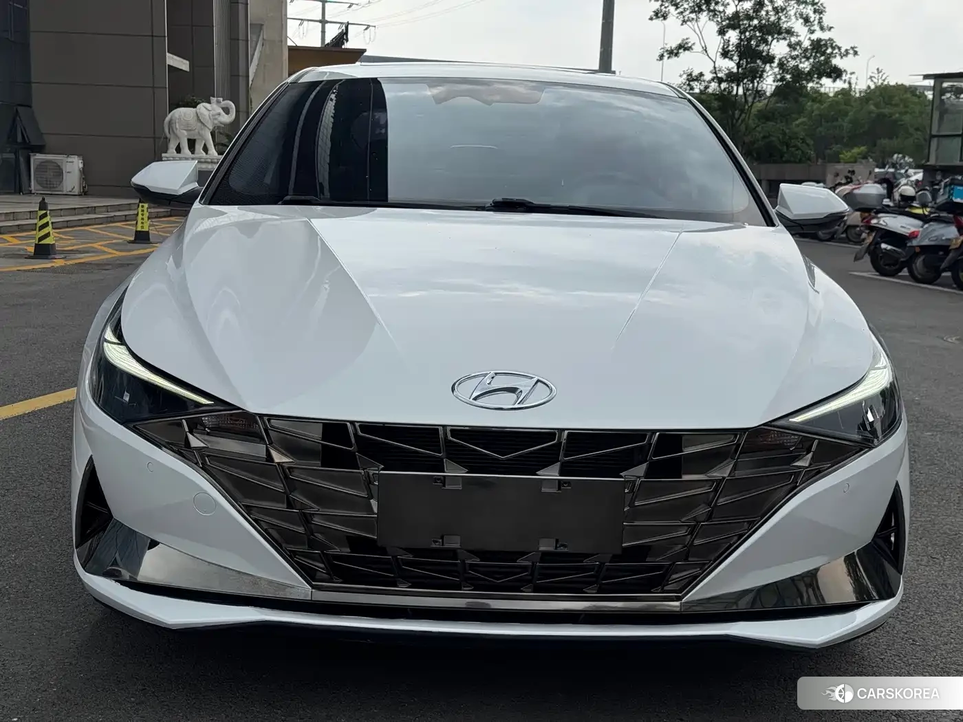 Hyundai Elantra 2022 Белый из Китая
