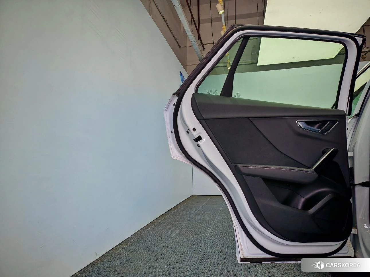 Audi Q2L 2025 Белый из Китая
