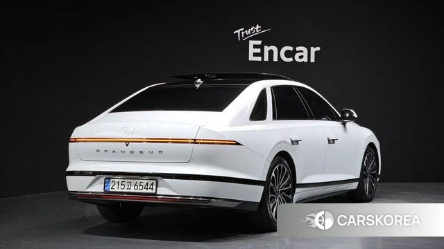 Hyundai Grandeur (GN7) 2023 Белый из Кореи