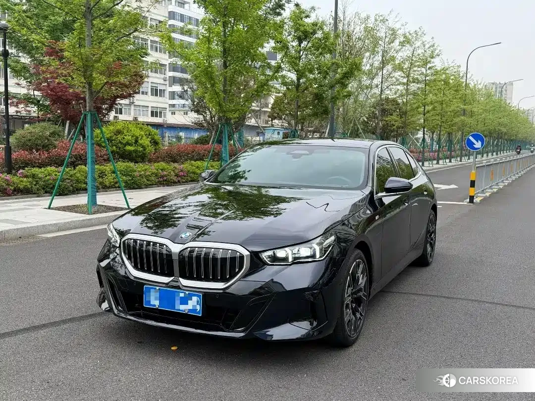 BMW 5 series 2026 Черный из Китая
