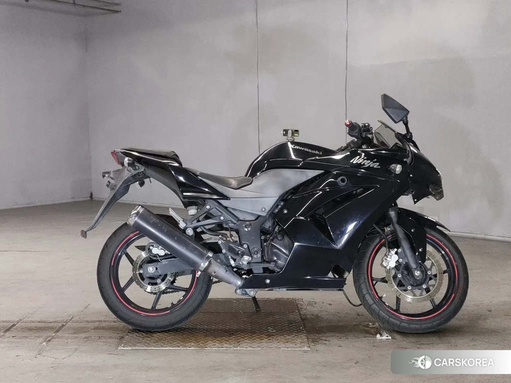 Проданный Kawasaki NINJA 250R 2011 из Японии, фото 2