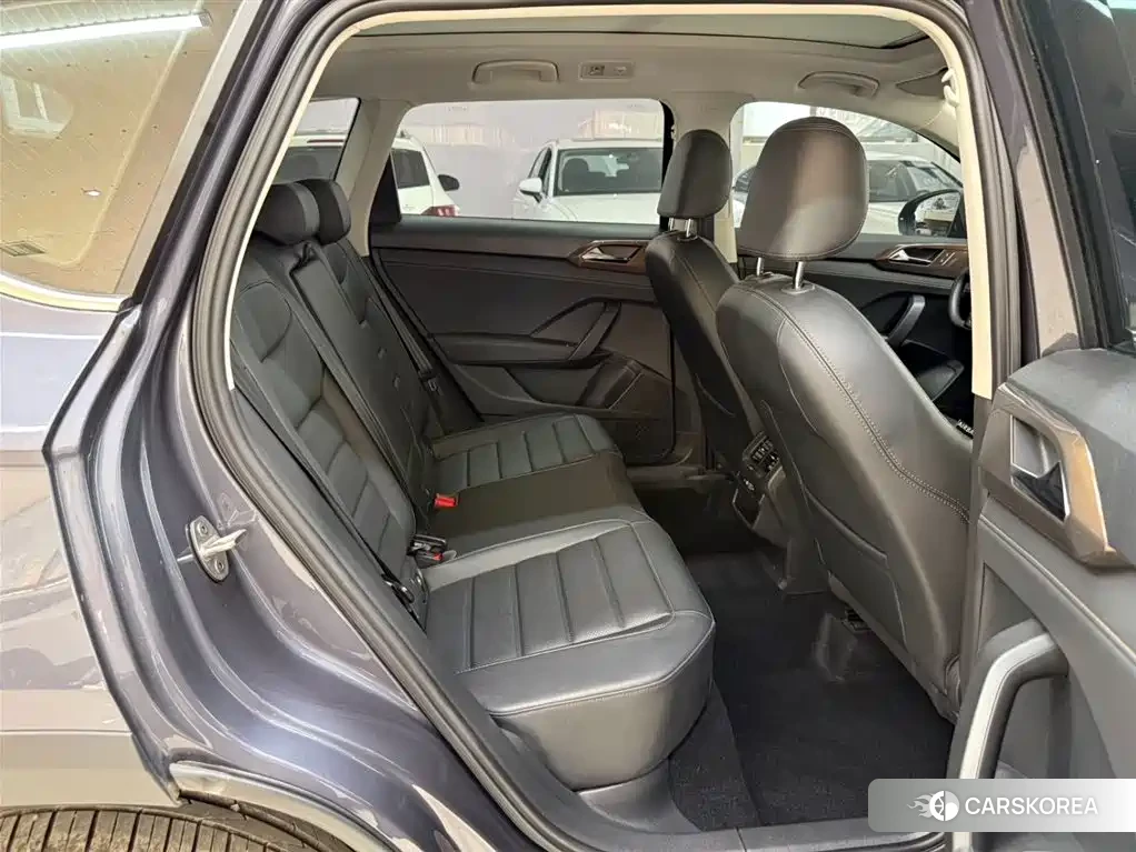 Volkswagen Tharu 2022 Silver/gray из Китая