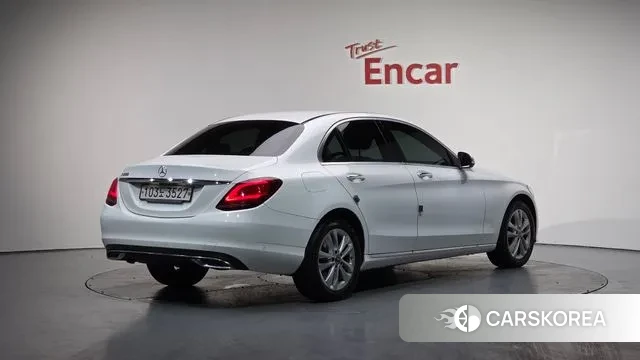 Mercedes-Benz C-Class W205 2020 Белый из Кореи