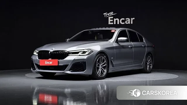 BMW 5 Series (G30) 2023 Серебристо-серый из Кореи