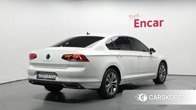 Volkswagen Passat GT (B8) 2022 Белый из Кореи