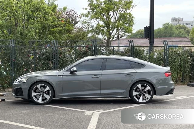 Audi S5 2023 Серебристо-серый из Китая