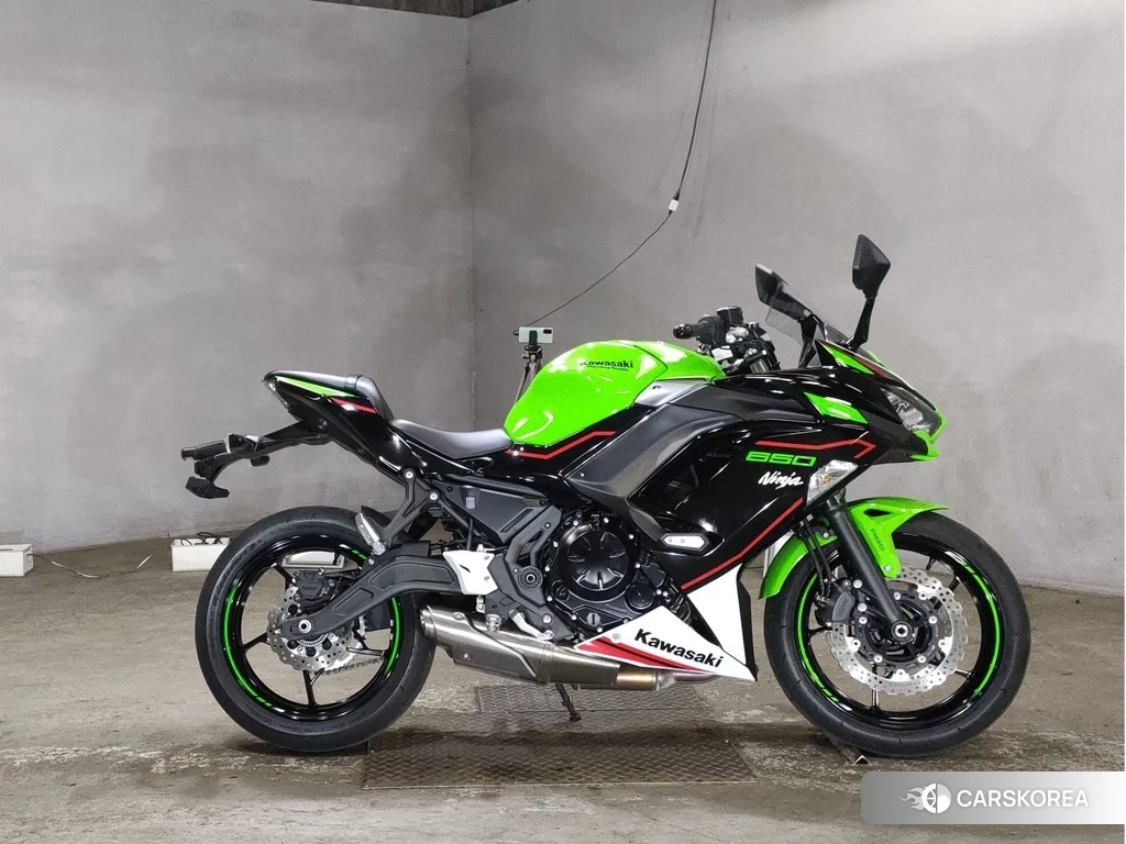Проданный Kawasaki NINJA 650 2021 из Японии