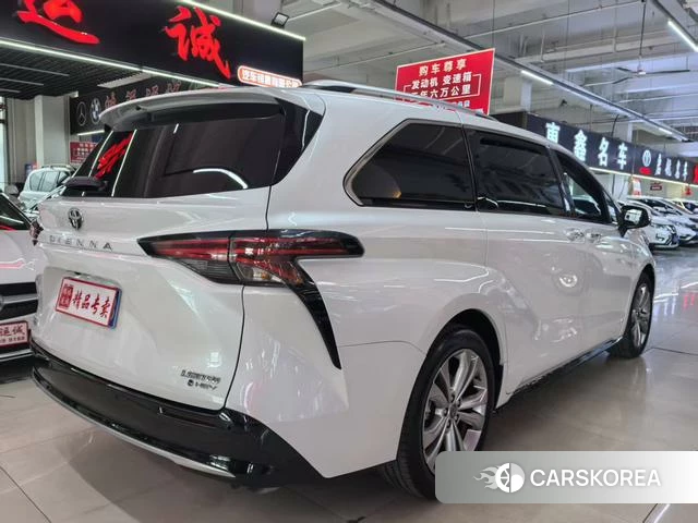 Toyota Saina 2024 Белый из Китая
