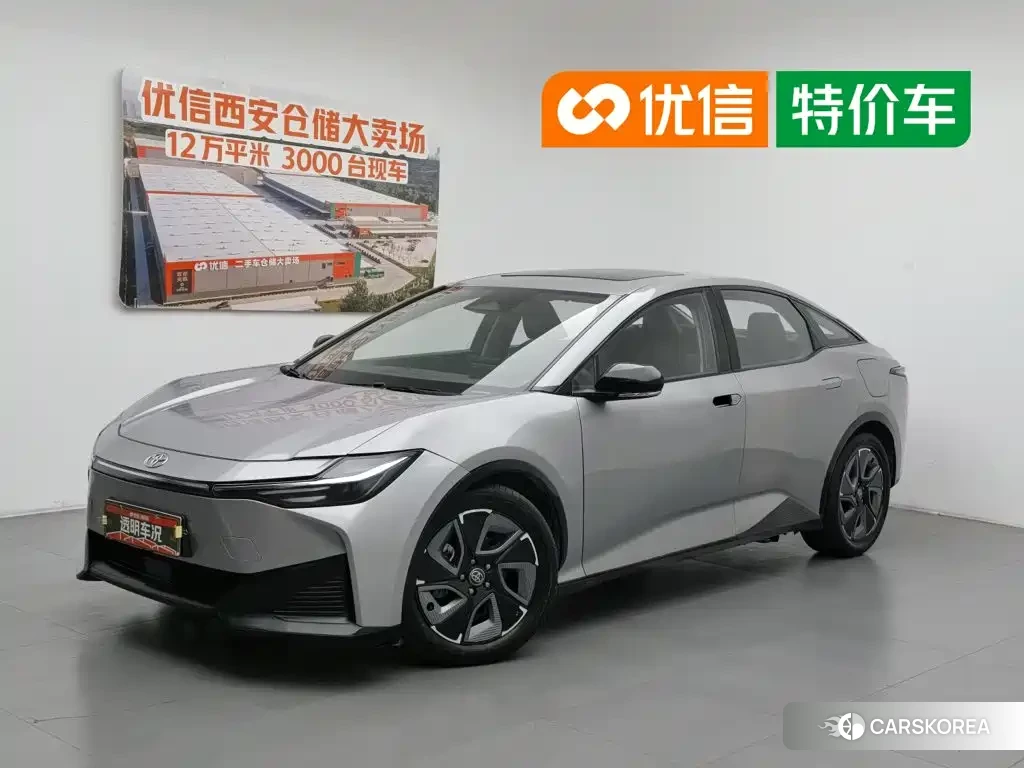 Toyota bZ3 2023 Silver/gray из Китая