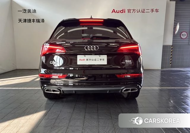 Audi Q5L 2022 Черный из Китая