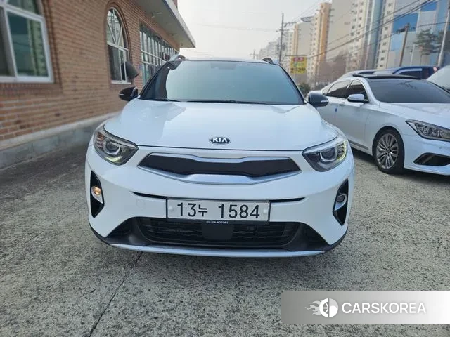 Kia Stonic 2018 Белый из Кореи