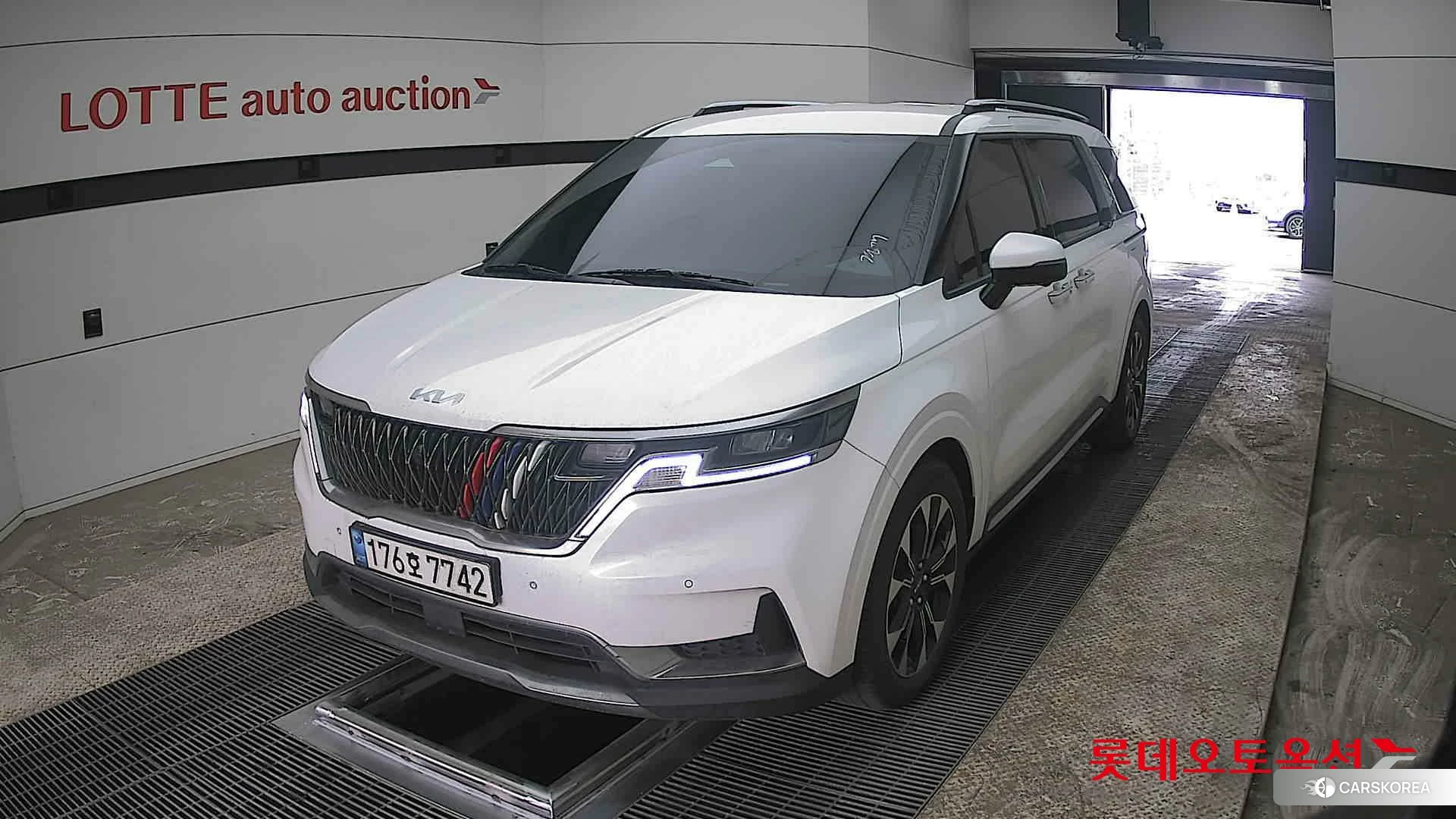 Kia Carnival Limousine 2022 Snow White Pearl из Кореи