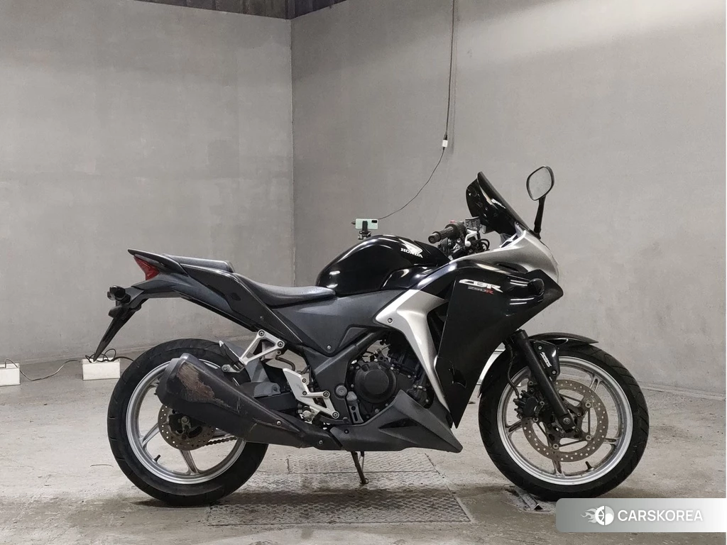 Проданный Honda CBR250R 2011 из Японии, фото 2
