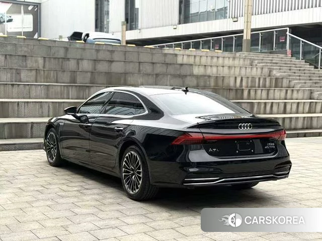 Audi A7L 2025 Черный из Китая