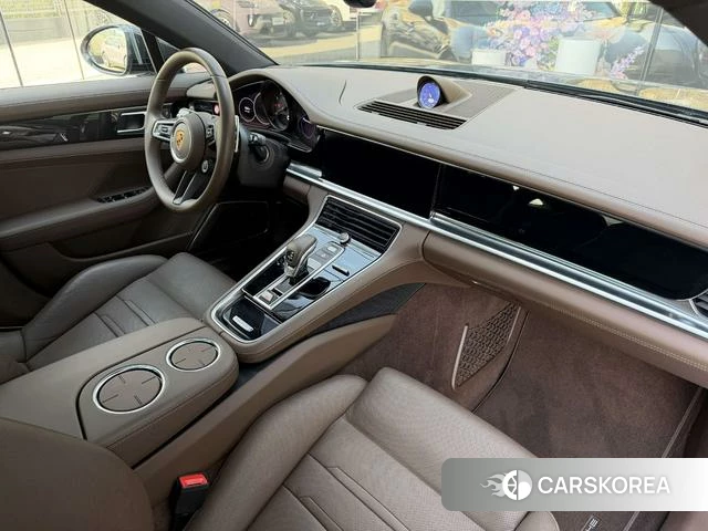 Porsche Panamera 2023 Темно-серый из Китая