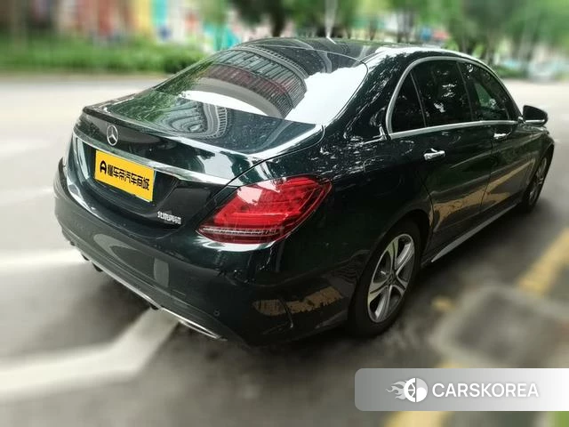 Mercedes-Benz Class C 2019 Зеленый из Китая