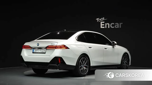 BMW 5 Series (G60) 2025 Белый из Кореи