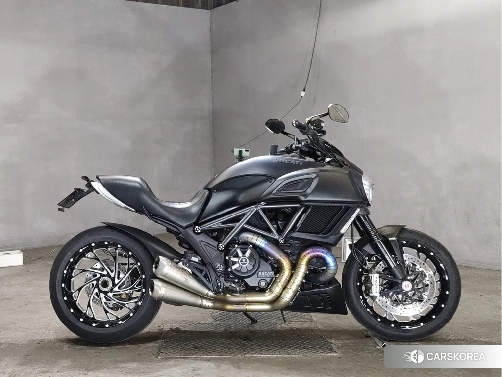 Проданный Ducati DIAVEL DARK 2015 из Японии