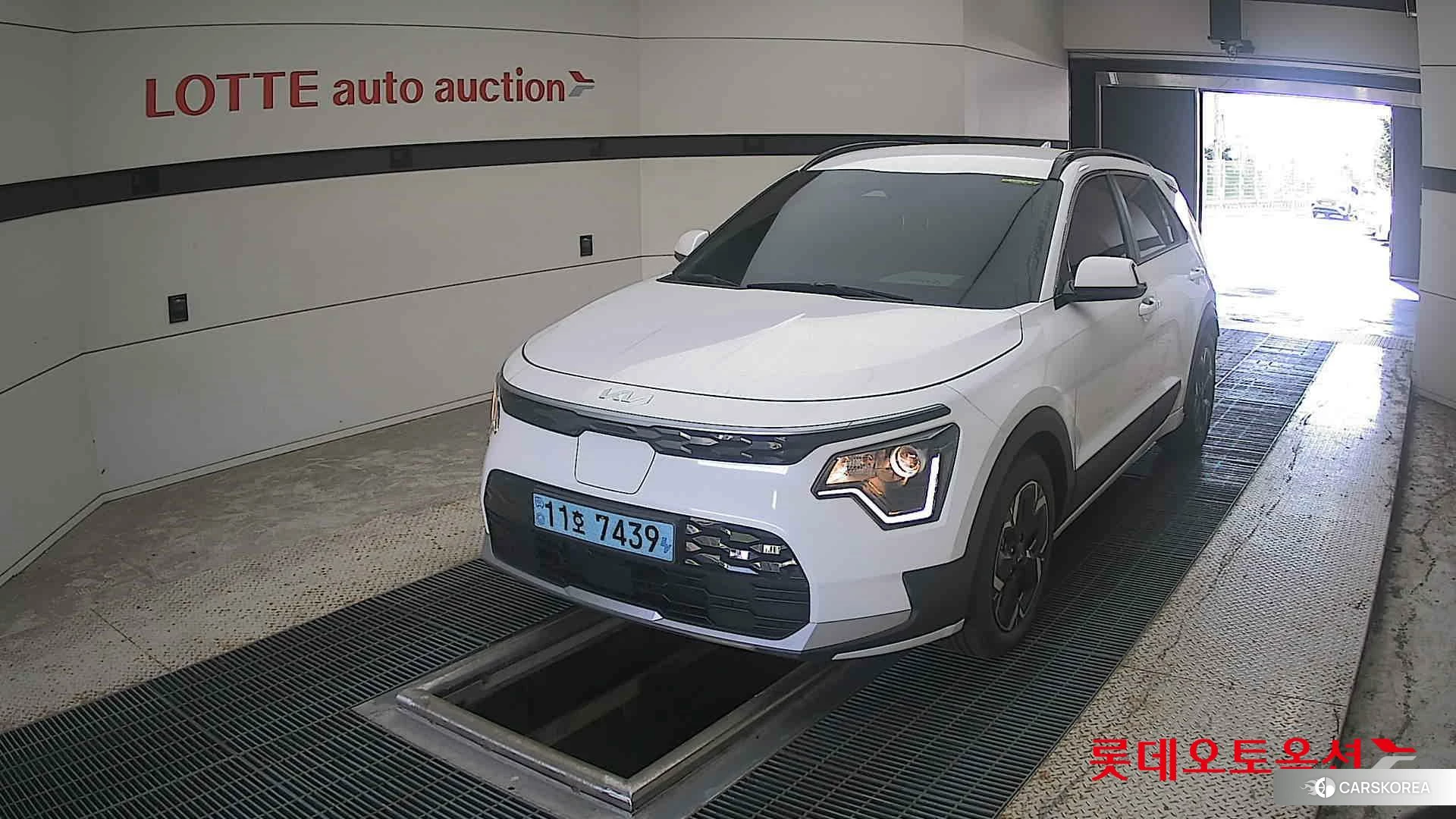 Kia Niro EV 2023 Snow White Pearl (optional) из Кореи