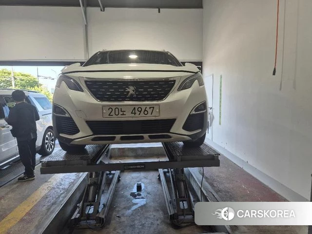 Peugeot 5008 second generation 2018 Белый из Кореи