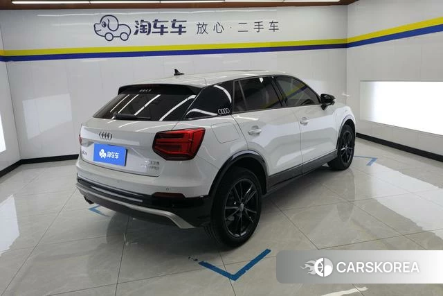 Audi Q2L 2021 Белый из Китая
