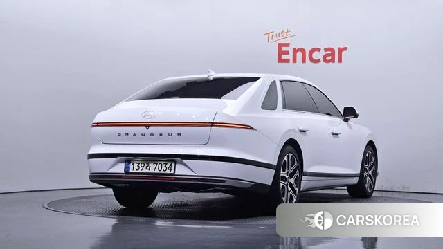 Hyundai Grandeur (GN7) 2023 Белый из Кореи
