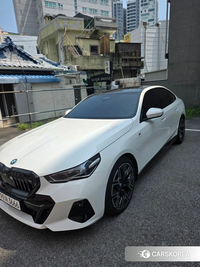 BMW 5 Series (G60) 2025 Белый из Кореи
