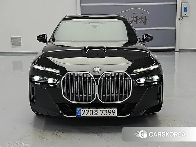 BMW 7 Series (G70) 2023 Черный из Кореи