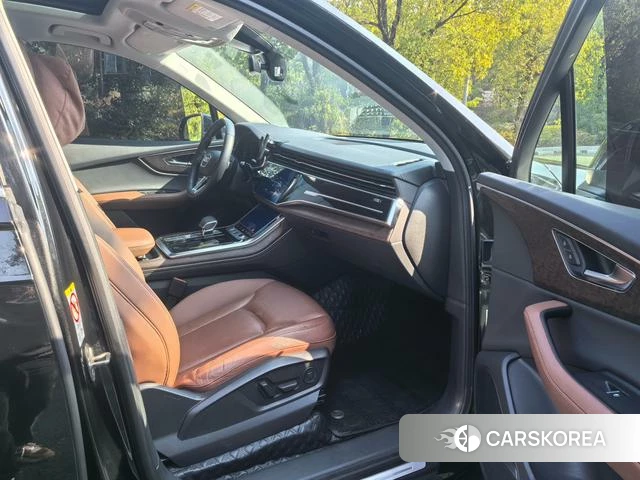 Audi Q7 2023 Черный из Китая