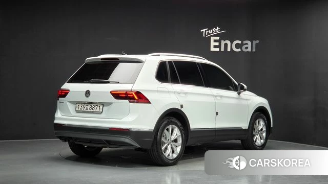 Volkswagen Tiguan second Generation 2020 Белый из Кореи