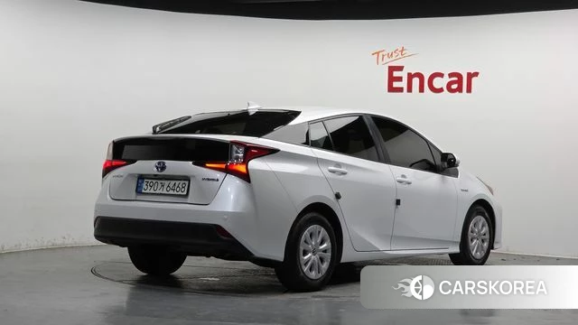 Toyota Prius 4th Generation 2022 Белый из Кореи