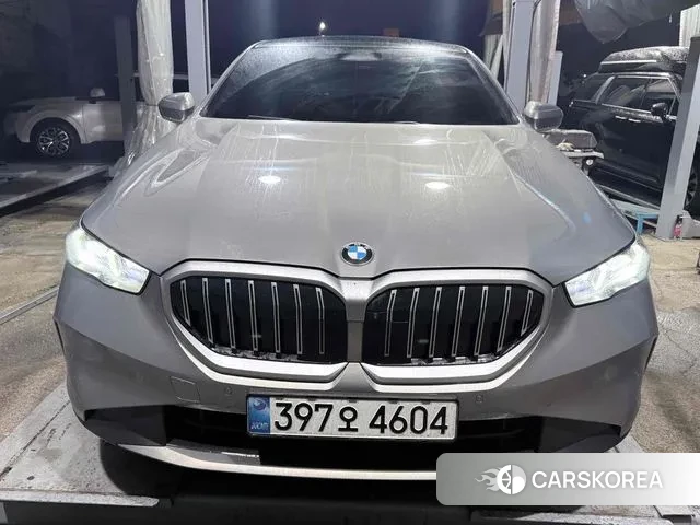 BMW 5 Series (G60) 2025 Песочный из Кореи