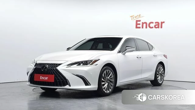 Lexus ES300h 7th generation 2022 Белый из Кореи