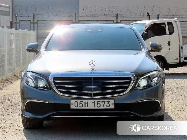 Mercedes-Benz E-Class W213 2018 Серый из Кореи