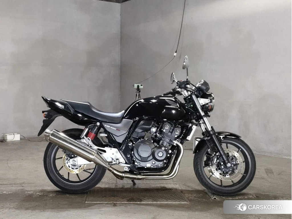Проданный Honda CB400SF 2018 из Японии, фото 2