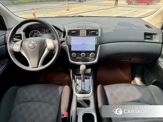 Nissan TIIDA 2022 Красный из Китая