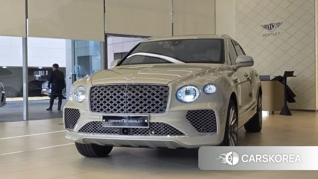Bentley Bentayga 2025 Светло-серебряный цвет из Кореи
