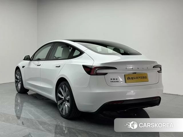 Tesla Model 3 2026 Белый из Китая