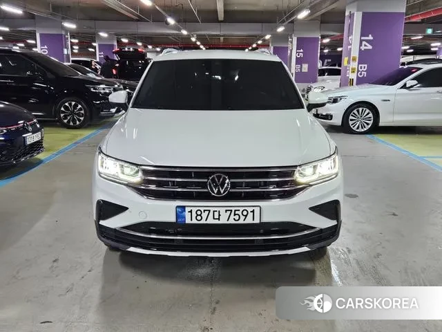 Volkswagen Tiguan second Generation 2023 Белый из Кореи