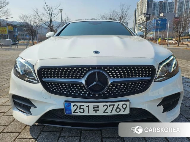 Mercedes-Benz E-Class W213 2018 Белый из Кореи