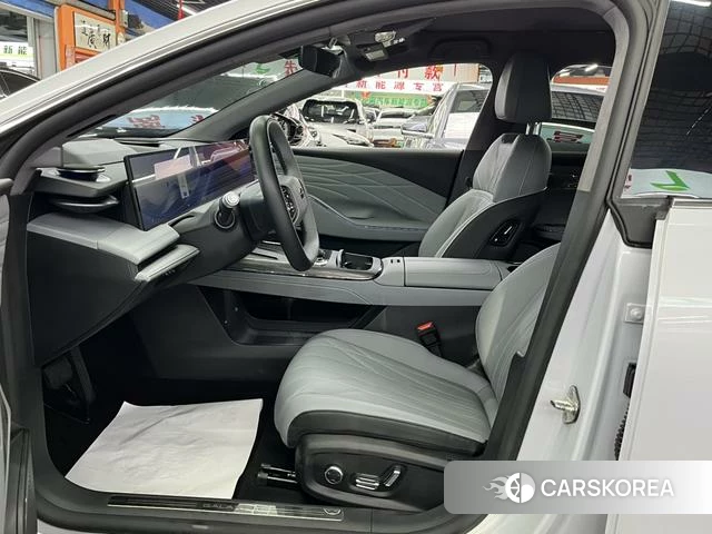 Geely Galaxy Galaxy E8 2025 Серебристо-серый из Китая