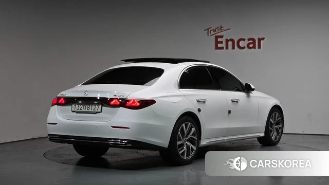 Mercedes-Benz E-Class W214 2024 Белый из Кореи