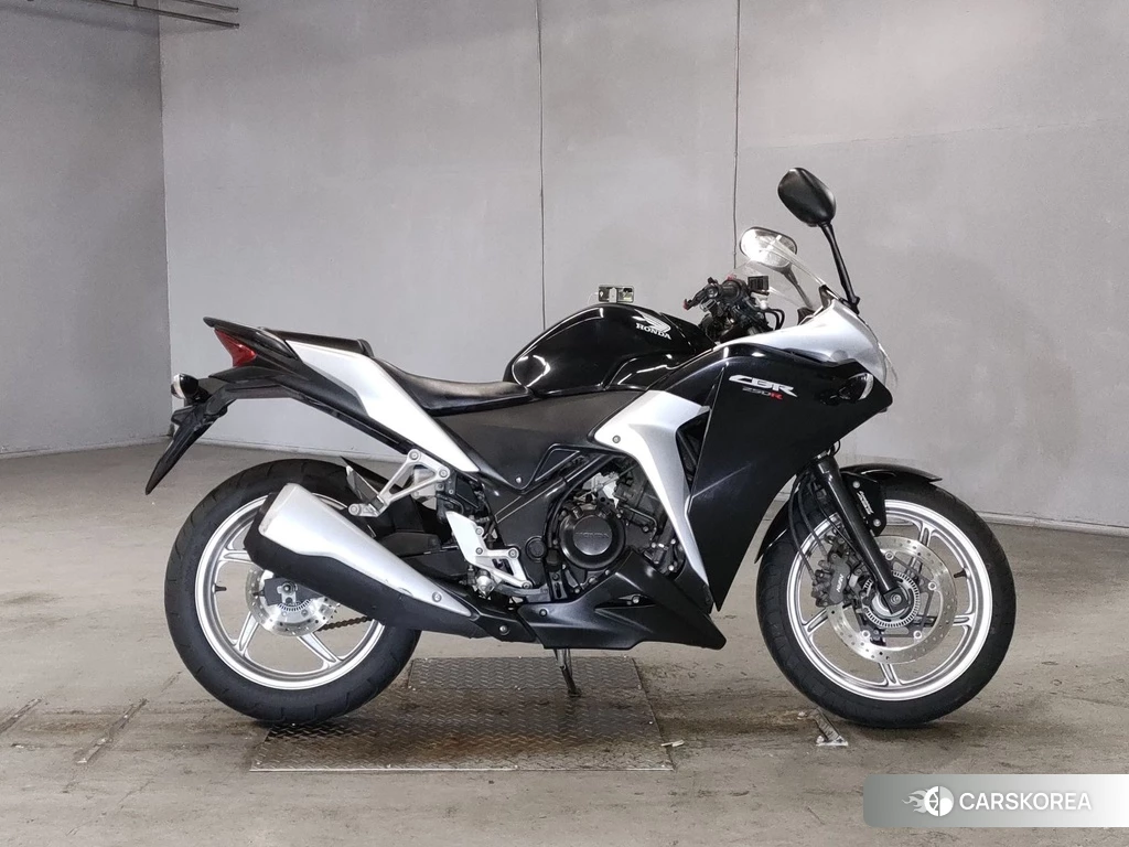 Проданный Honda CBR250R 2011 из Японии, фото 2