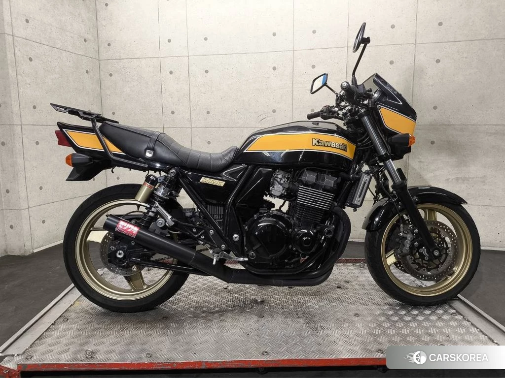Проданный Kawasaki ZRX 400 2010 из Японии